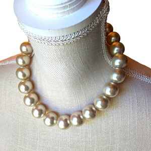 Oversized Faux Pearl Choker Necklace